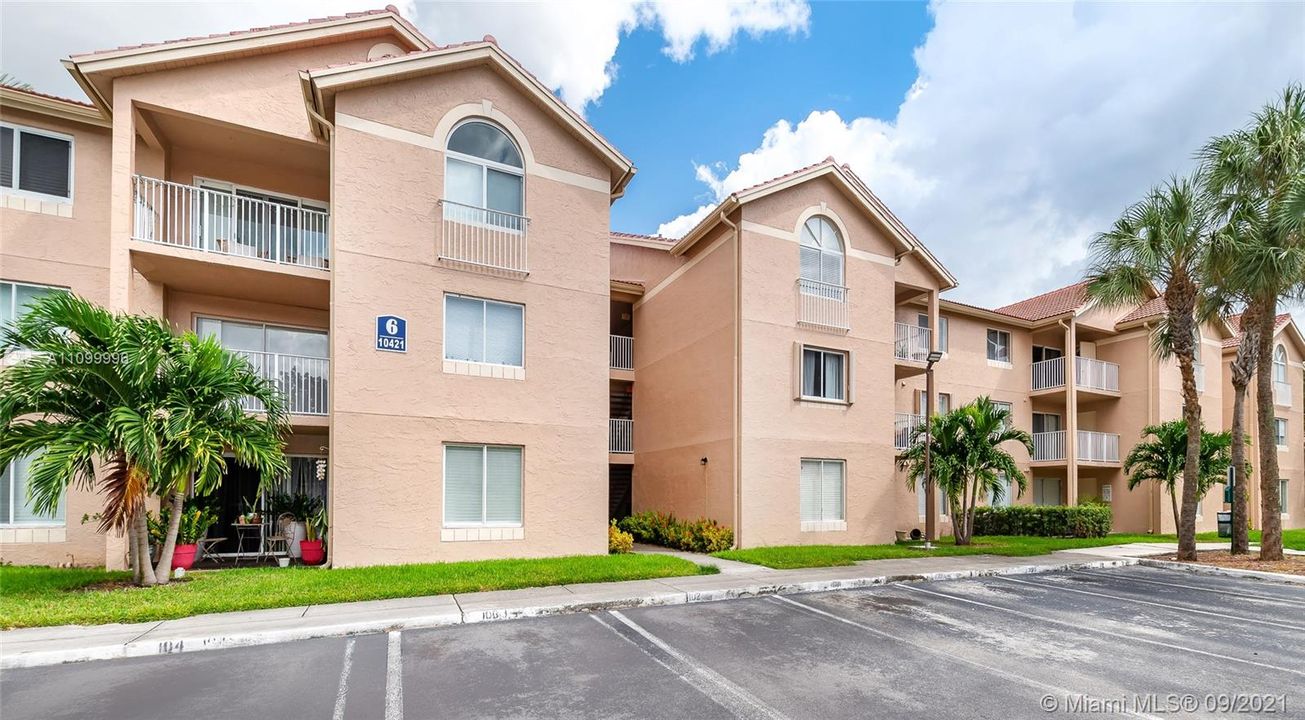 Recently Sold: $215,000 (2 beds, 2 baths, 1075 Square Feet)