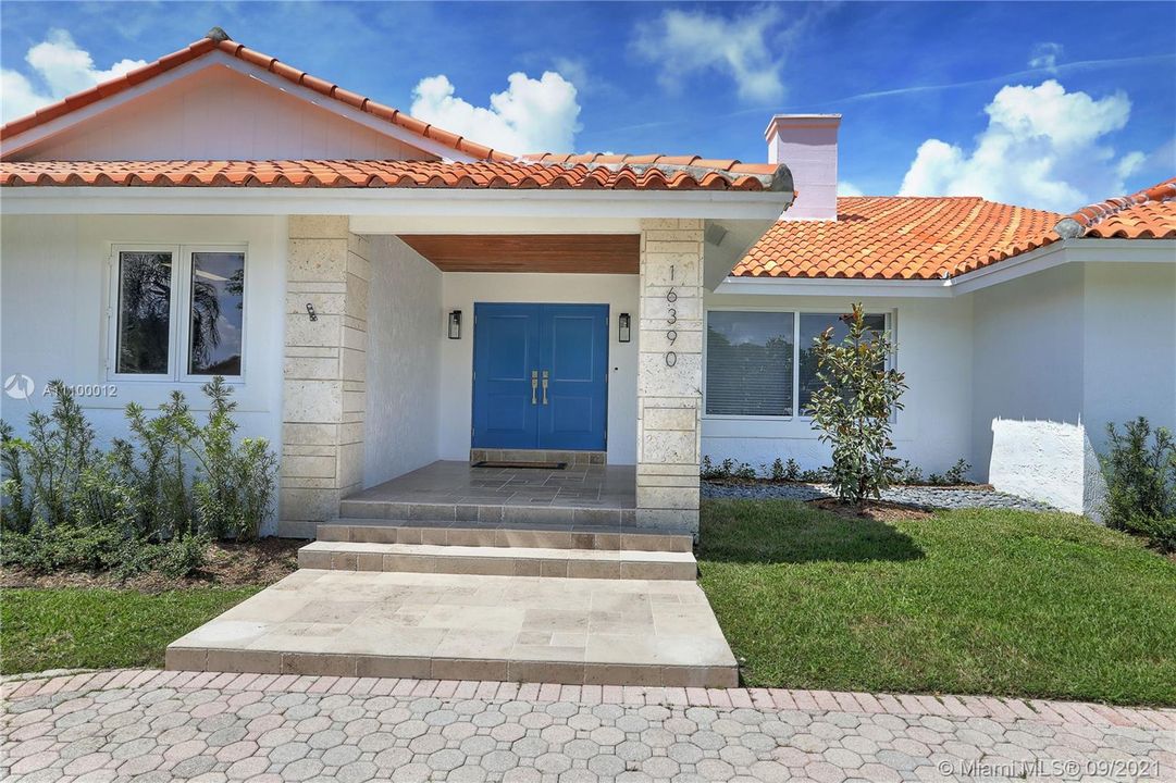 Recently Sold: $1,299,000 (5 beds, 4 baths, 4825 Square Feet)