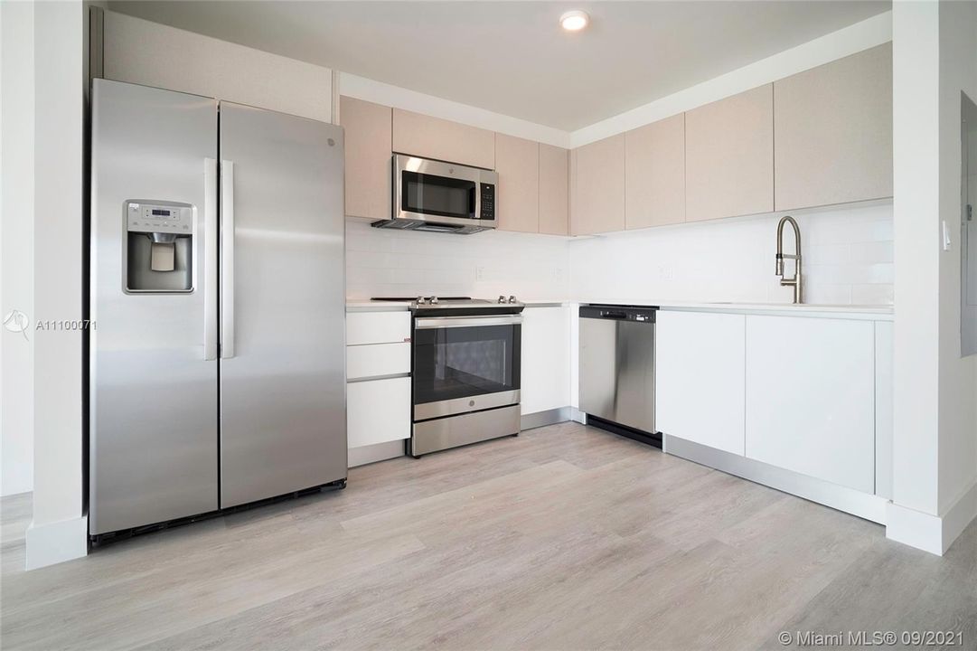 Recently Rented: $2,300 (1 beds, 1 baths, 980 Square Feet)
