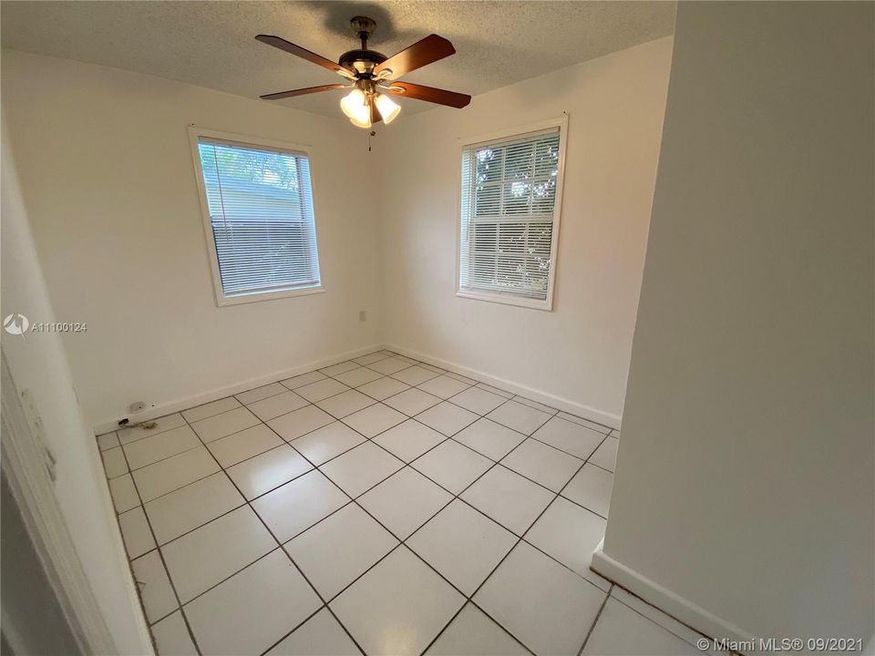 Recently Rented: $1,600 (2 beds, 1 baths, 991 Square Feet)