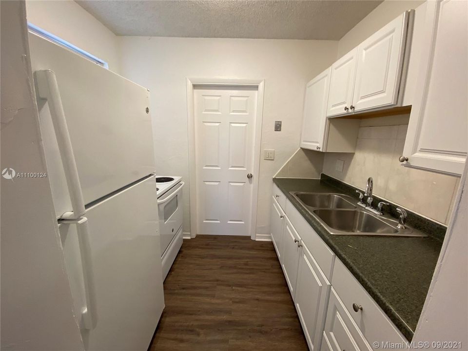 Recently Rented: $1,600 (2 beds, 1 baths, 991 Square Feet)