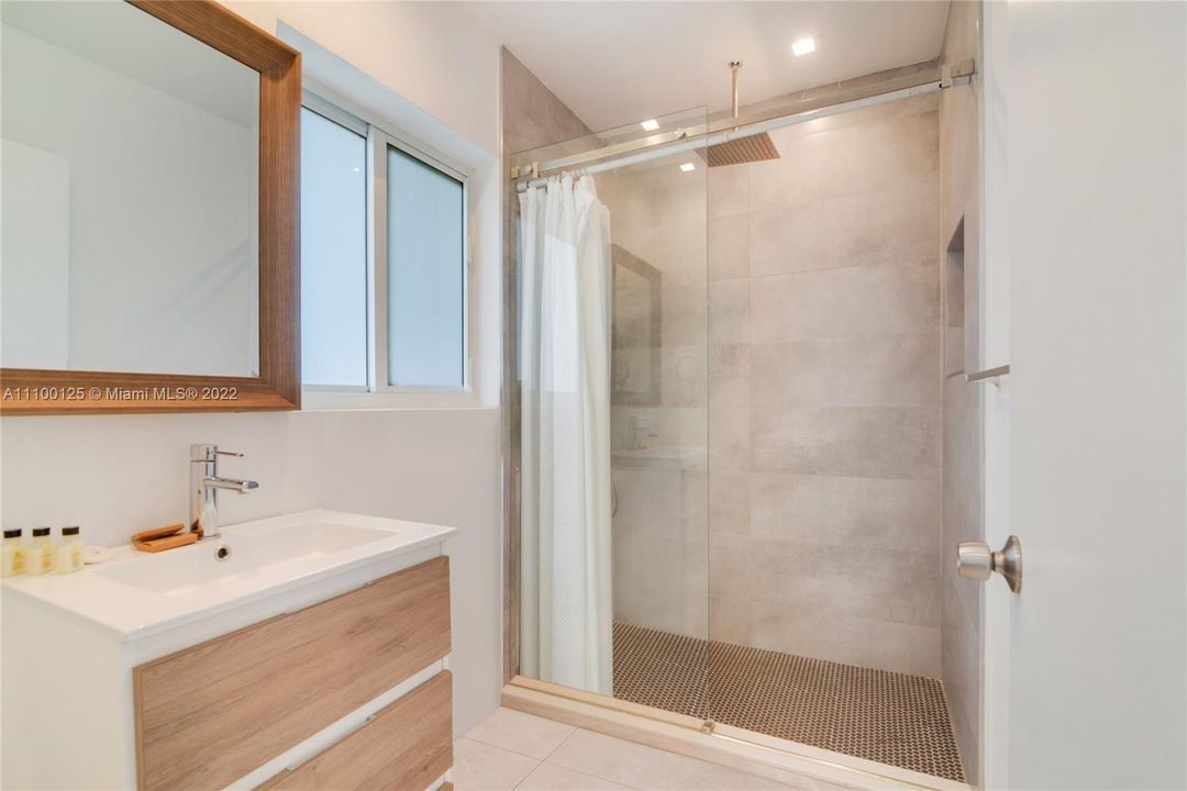 Недавно арендовано: $7,500 (5 спален, 3 ванн, 2455 Квадратных фут)