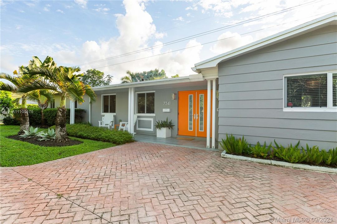 Recently Sold: $1,098,000 (4 beds, 2 baths, 3262 Square Feet)