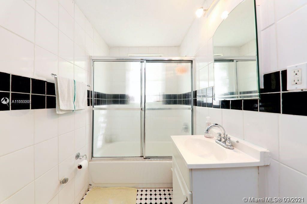 最近售出: $145,000 (0 贝兹, 1 浴室, 370 平方英尺)