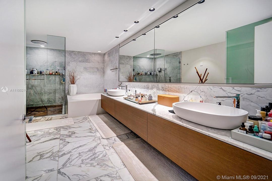 Recently Sold: $8,300,000 (3 beds, 4 baths, 3450 Square Feet)