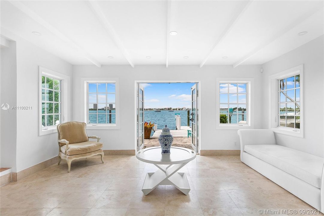 Recently Sold: $3,980,000 (4 beds, 4 baths, 3019 Square Feet)