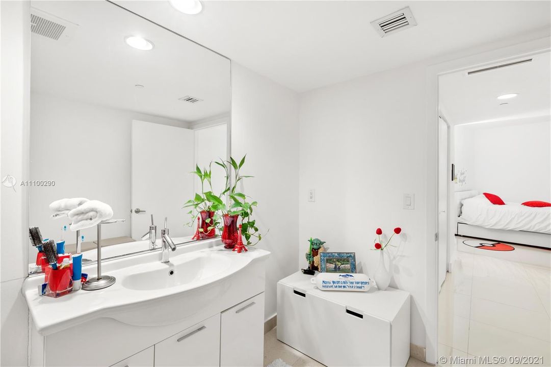 Recently Sold: $899,000 (2 beds, 2 baths, 1505 Square Feet)