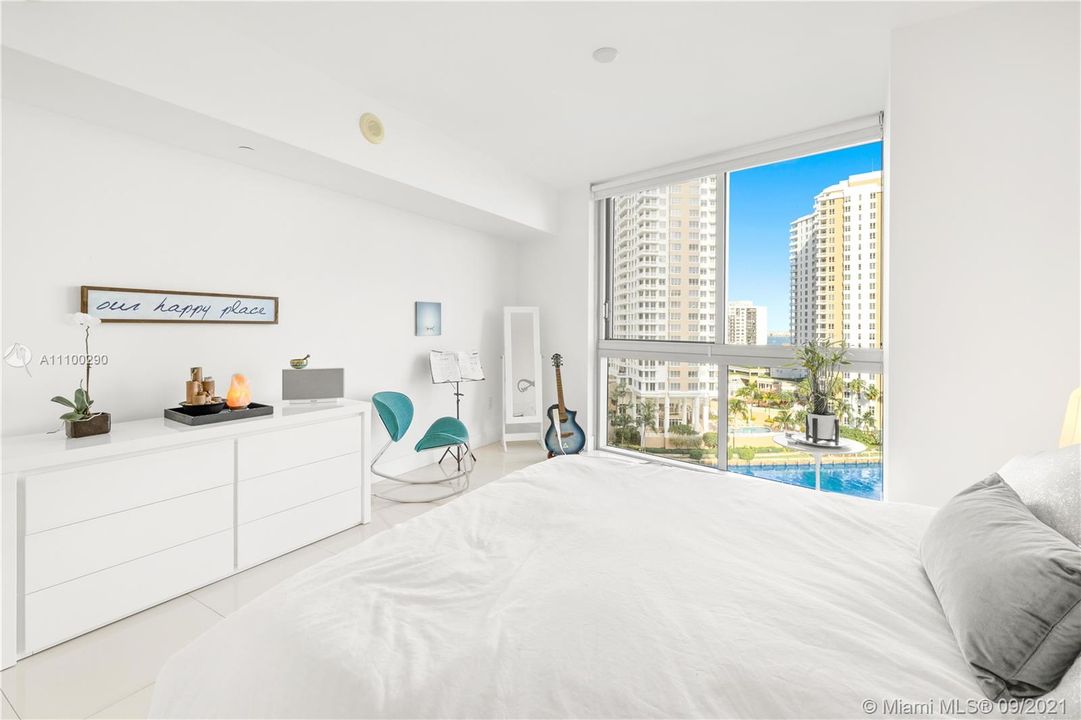 Recently Sold: $899,000 (2 beds, 2 baths, 1505 Square Feet)