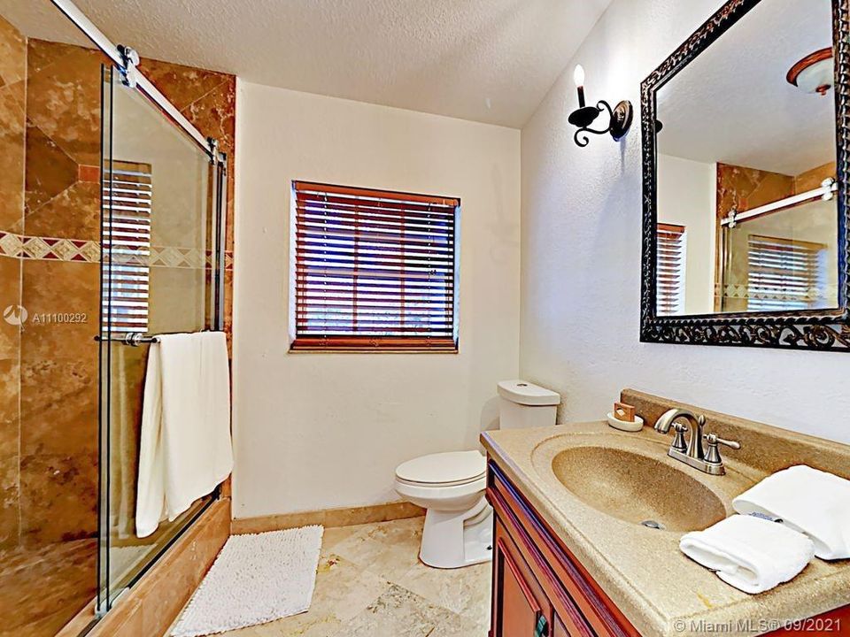 Недавно продано: $1,800,000 (4 спален, 4 ванн, 2650 Квадратных фут)