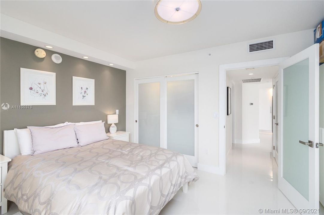 Recently Sold: $985,000 (2 beds, 2 baths, 1262 Square Feet)