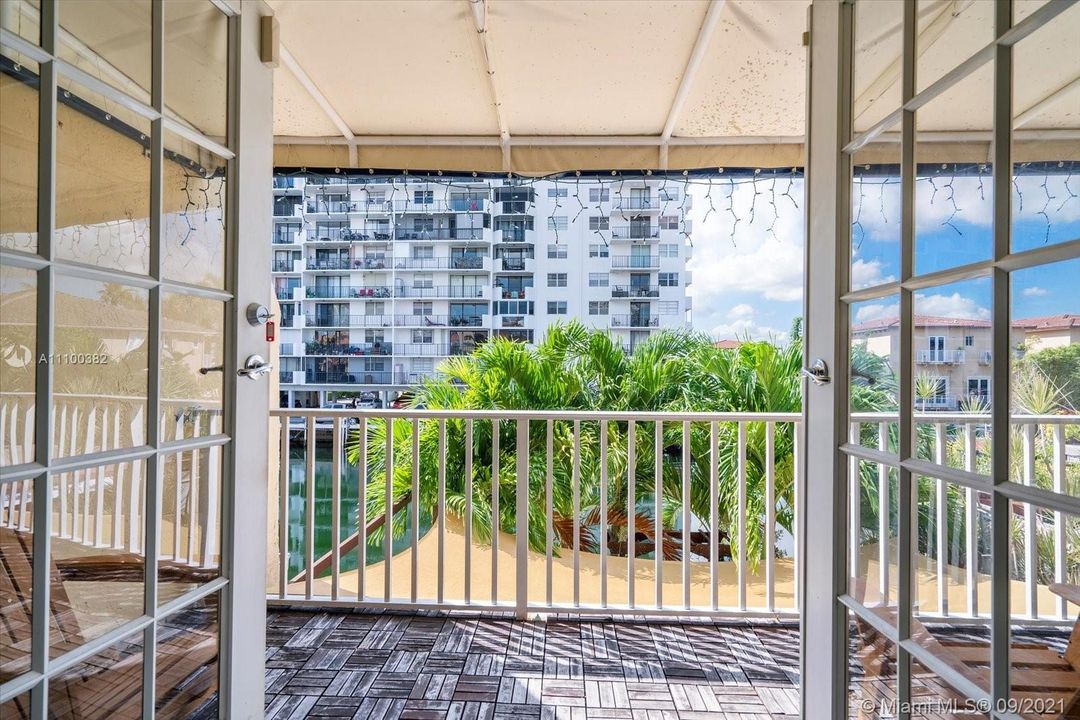 Recently Sold: $480,000 (2 beds, 2 baths, 1493 Square Feet)