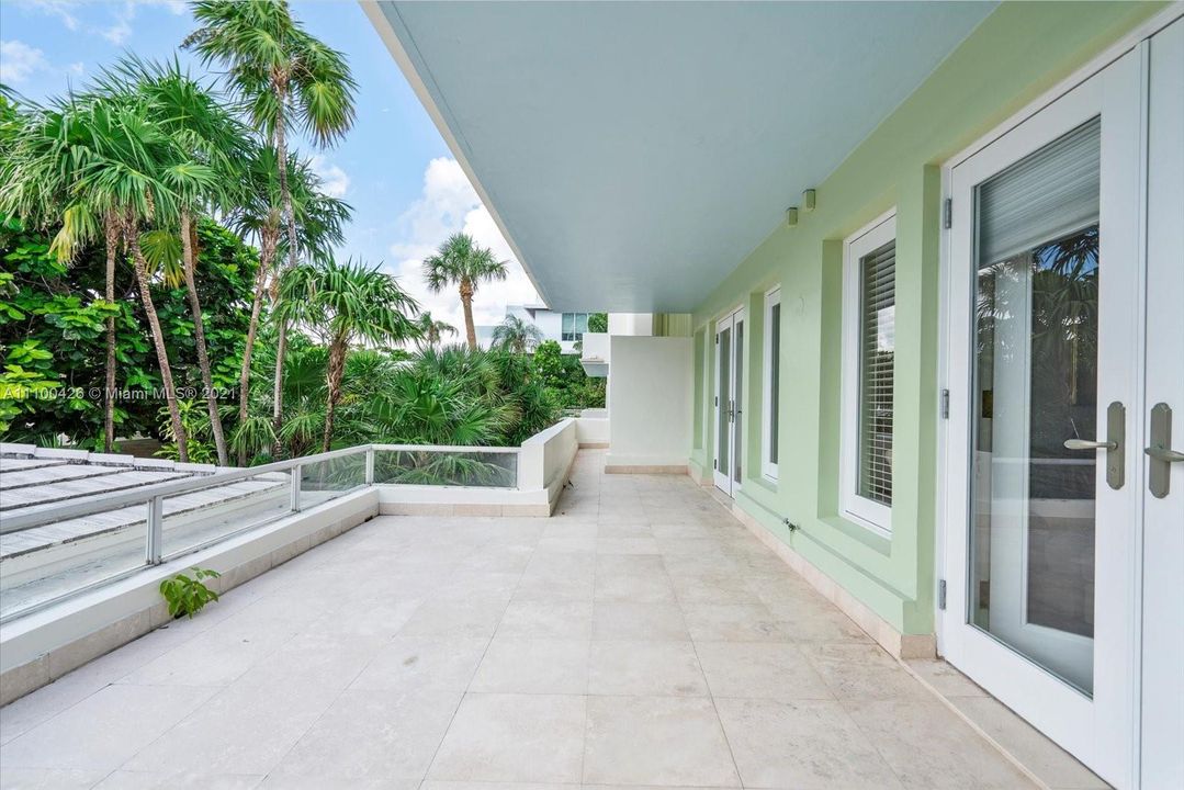 Recently Sold: $1,950,000 (3 beds, 4 baths, 2812 Square Feet)