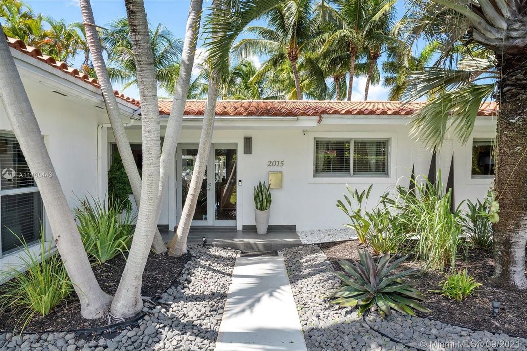 Recently Sold: $2,300,000 (4 beds, 3 baths, 2091 Square Feet)
