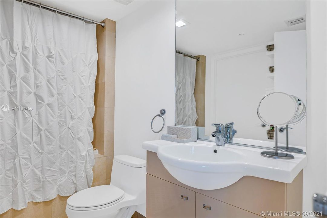 Недавно арендовано: $4,100 (1 спален, 1 ванн, 871 Квадратных фут)