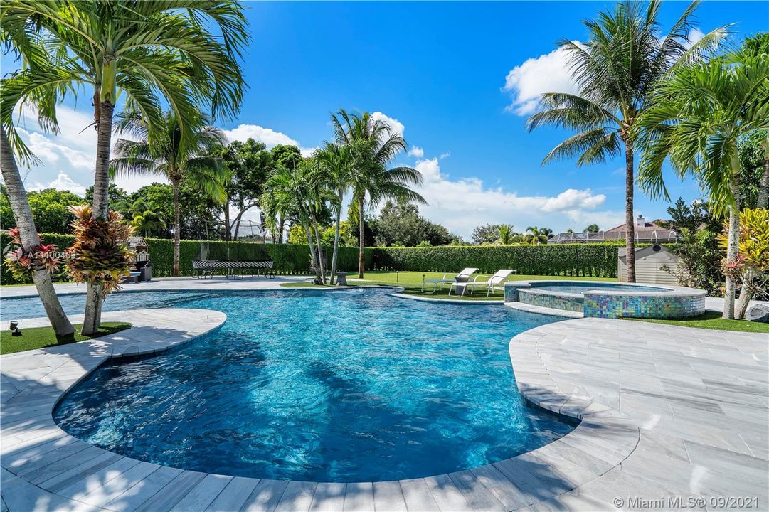 Recently Sold: $2,499,000 (6 beds, 5 baths, 6378 Square Feet)