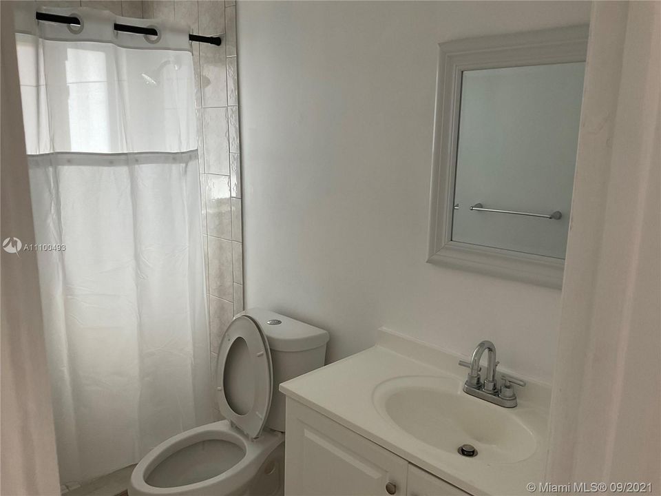 Recently Rented: $1,700 (2 beds, 1 baths, 1050 Square Feet)