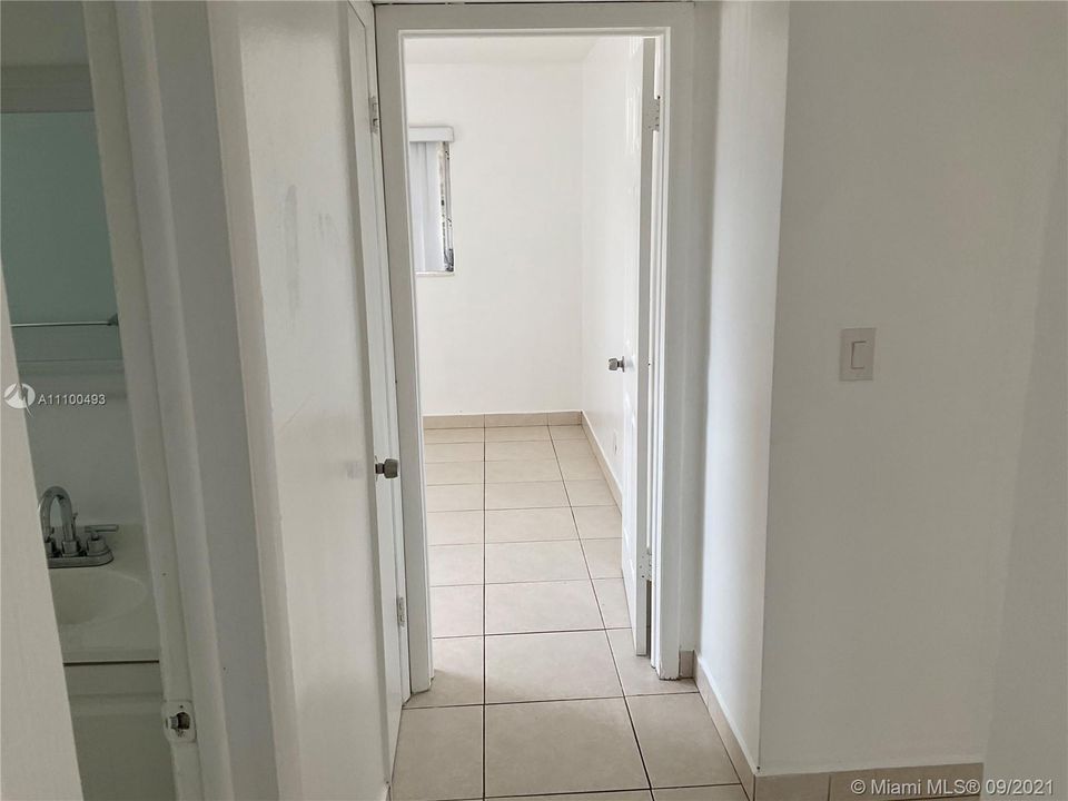 Recently Rented: $1,700 (2 beds, 1 baths, 1050 Square Feet)