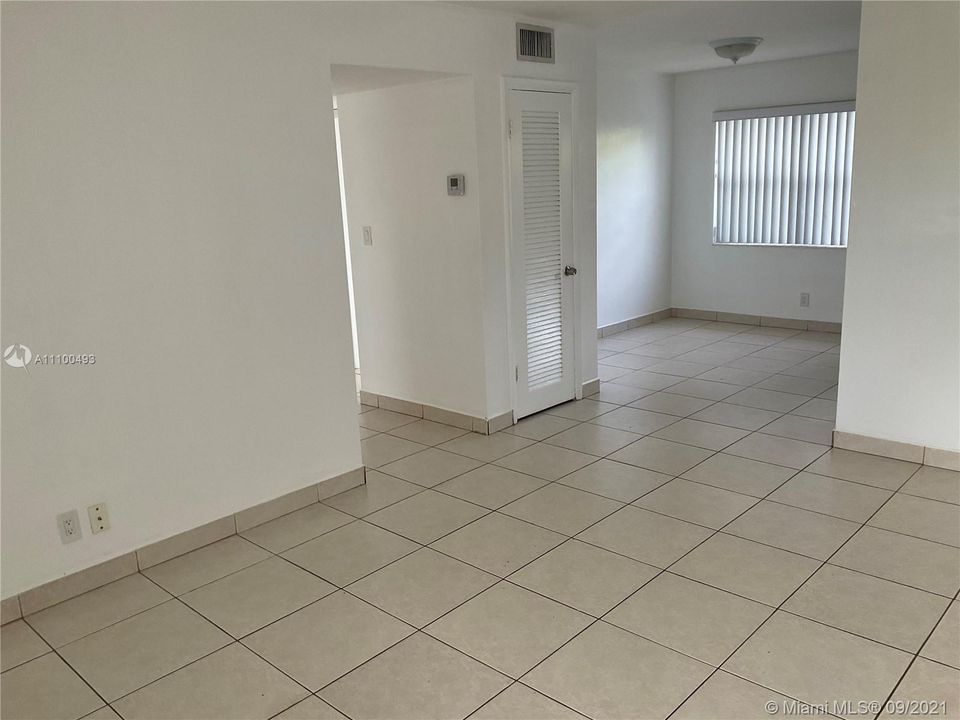 Recently Rented: $1,700 (2 beds, 1 baths, 1050 Square Feet)