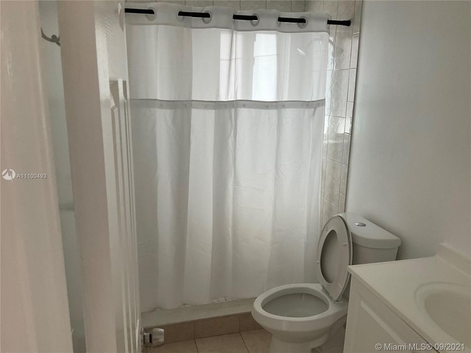 Recently Rented: $1,700 (2 beds, 1 baths, 1050 Square Feet)