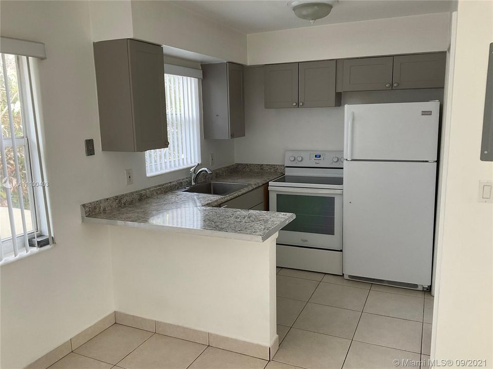 Recently Rented: $1,700 (2 beds, 1 baths, 1050 Square Feet)