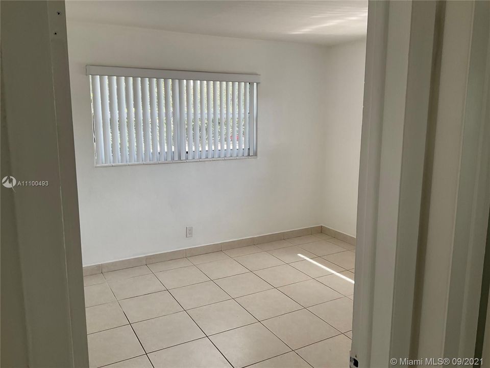 Recently Rented: $1,700 (2 beds, 1 baths, 1050 Square Feet)