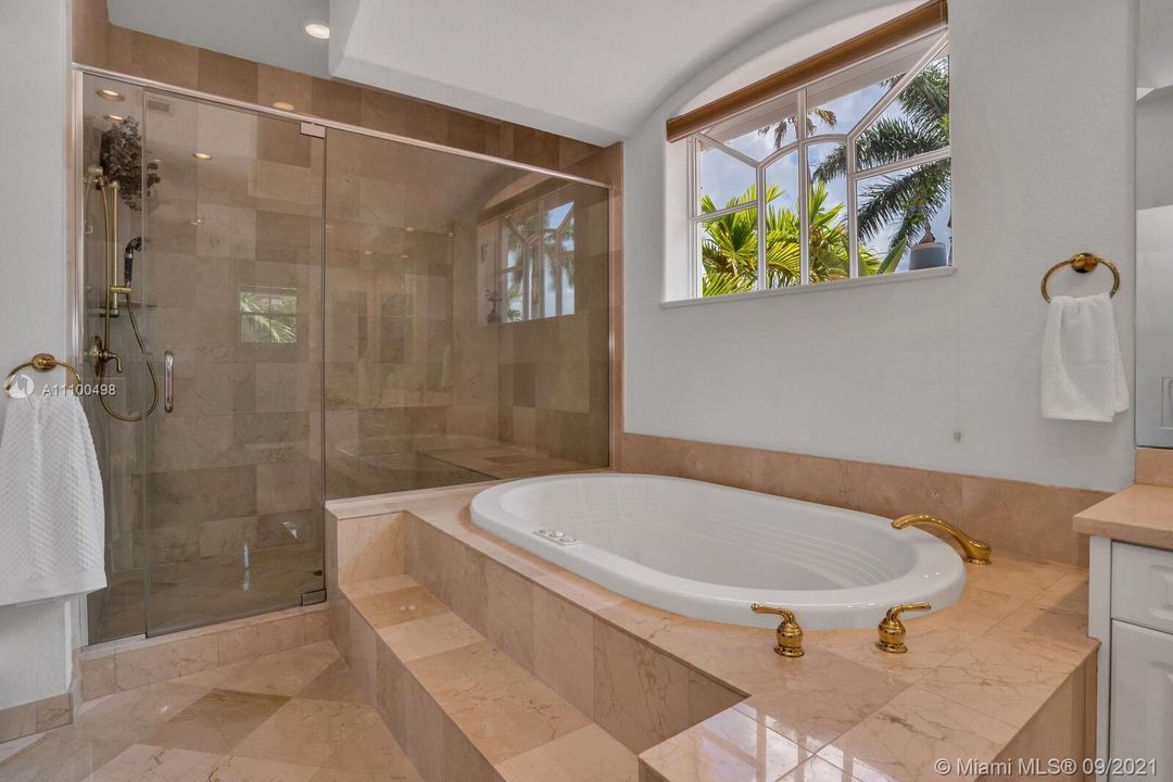 Недавно продано: $1,900,000 (5 спален, 4 ванн, 3359 Квадратных фут)