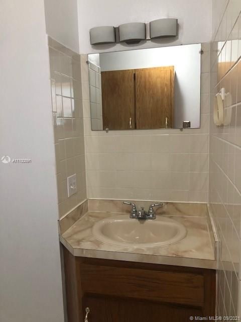 Vendido Recientemente: $205,000 (2 camas, 2 baños, 1192 Pies cuadrados)