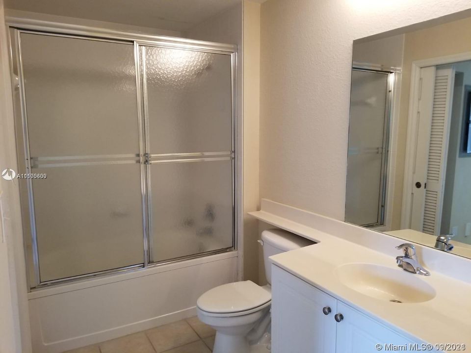 Recently Rented: $1,600 (1 beds, 1 baths, 833 Square Feet)