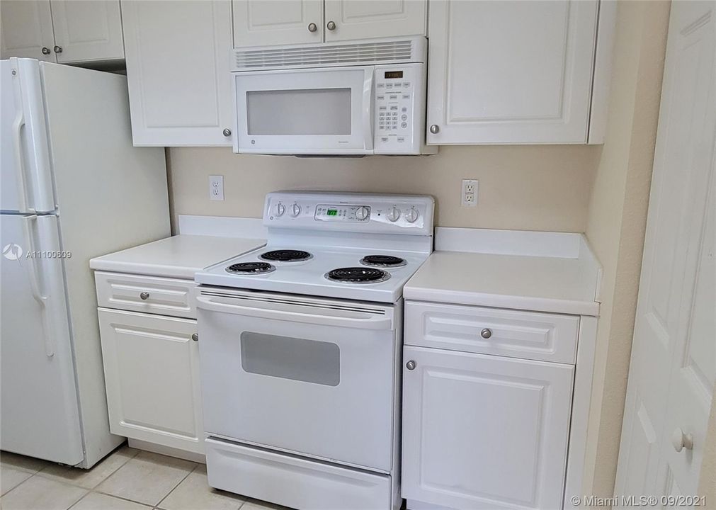 Recently Rented: $1,600 (1 beds, 1 baths, 833 Square Feet)