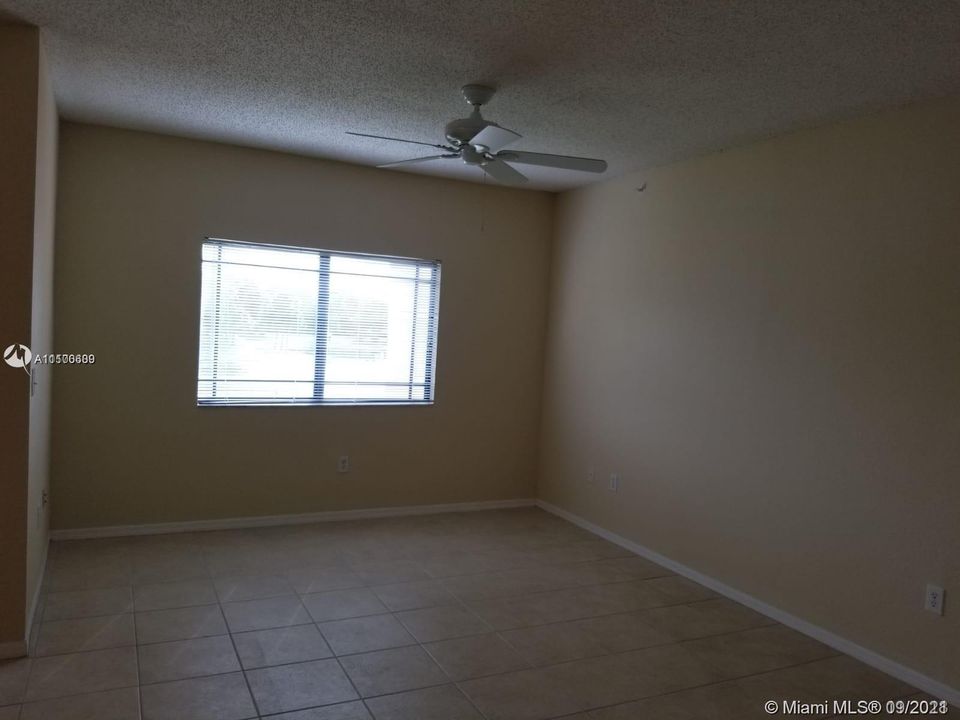 Recently Rented: $1,600 (1 beds, 1 baths, 833 Square Feet)