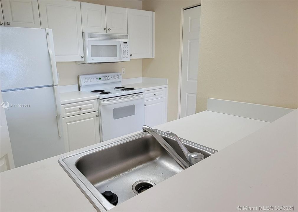 Recently Rented: $1,600 (1 beds, 1 baths, 833 Square Feet)