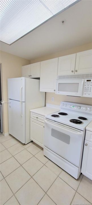 Recently Rented: $1,600 (1 beds, 1 baths, 833 Square Feet)