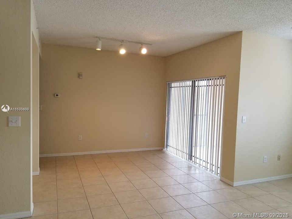 Recently Rented: $1,600 (1 beds, 1 baths, 833 Square Feet)