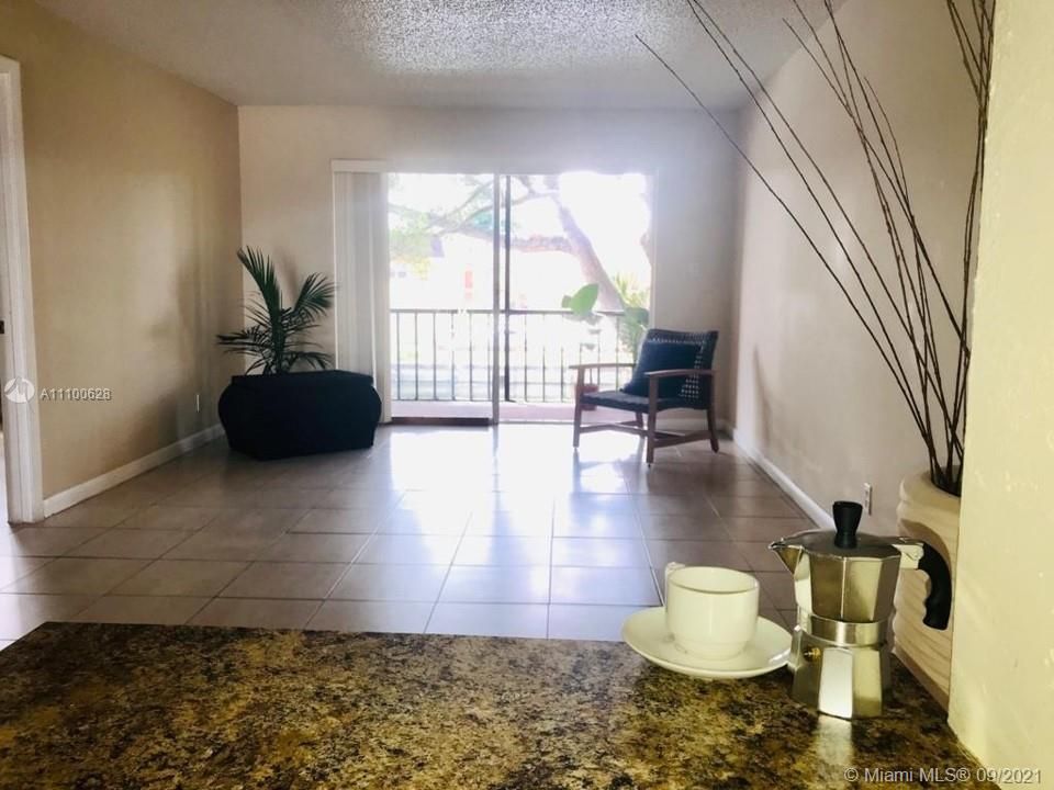 Recently Rented: $1,350 (1 beds, 1 baths, 750 Square Feet)