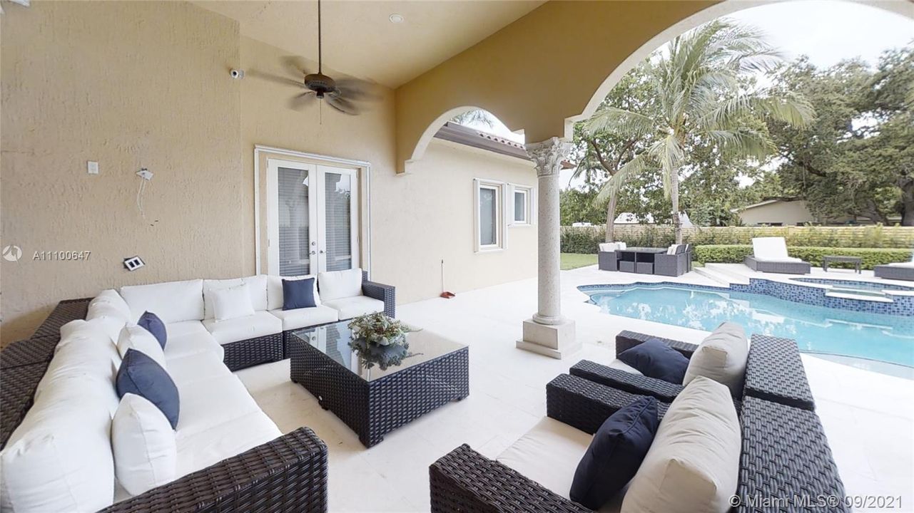 Recently Sold: $1,400,000 (4 beds, 3 baths, 3137 Square Feet)
