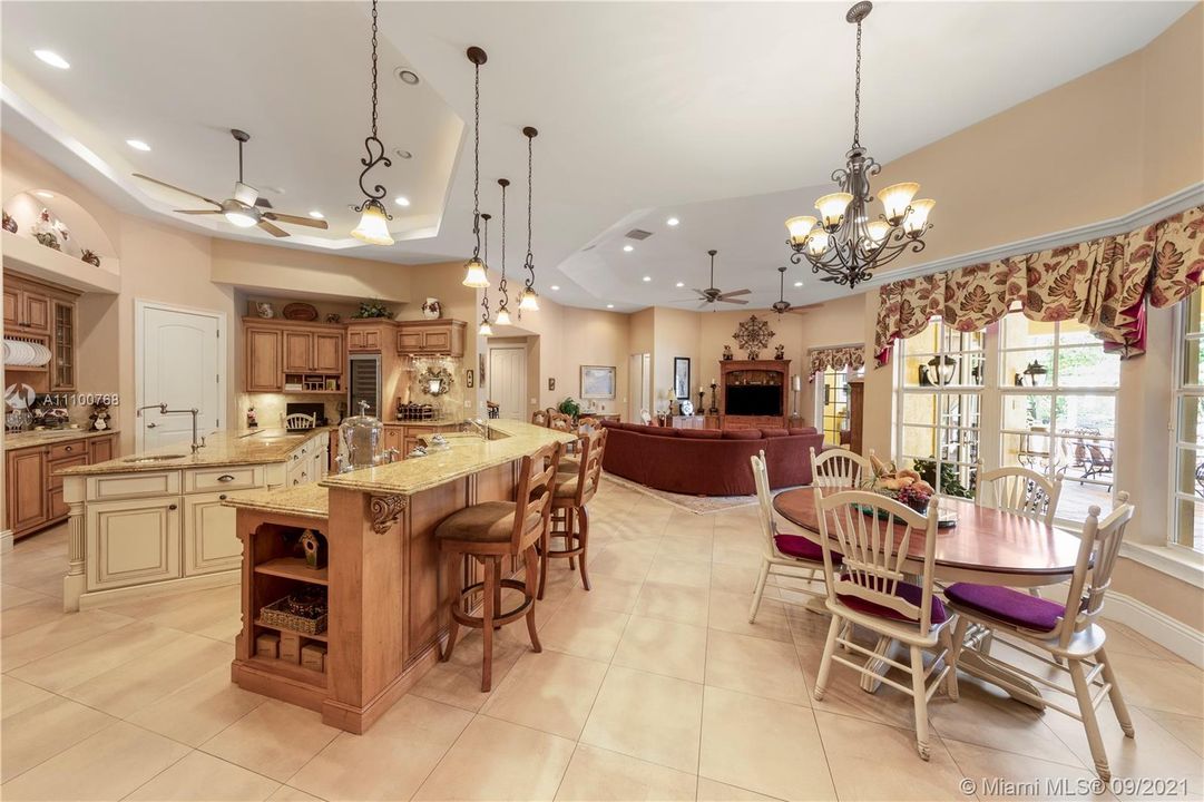 IS YOUR FAMILYS HEART OF THE HOUSE THE KITCHEN? IF SO THIS THE ONE.....GREAT SPACE FOR LARGE GATHERINGS...EASY FLOW FROM INTERIOR TO EXTERIOR ENTERTAINING..