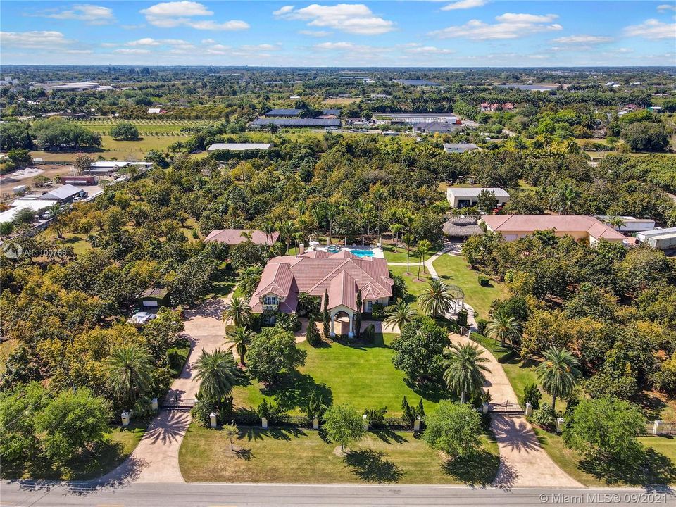 SPRAWING 10 ACRE ESTATE IN REDLAND FLORIDA