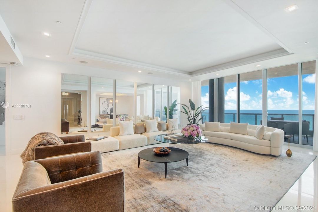 Recently Sold: $5,795,000 (4 beds, 4 baths, 3807 Square Feet)