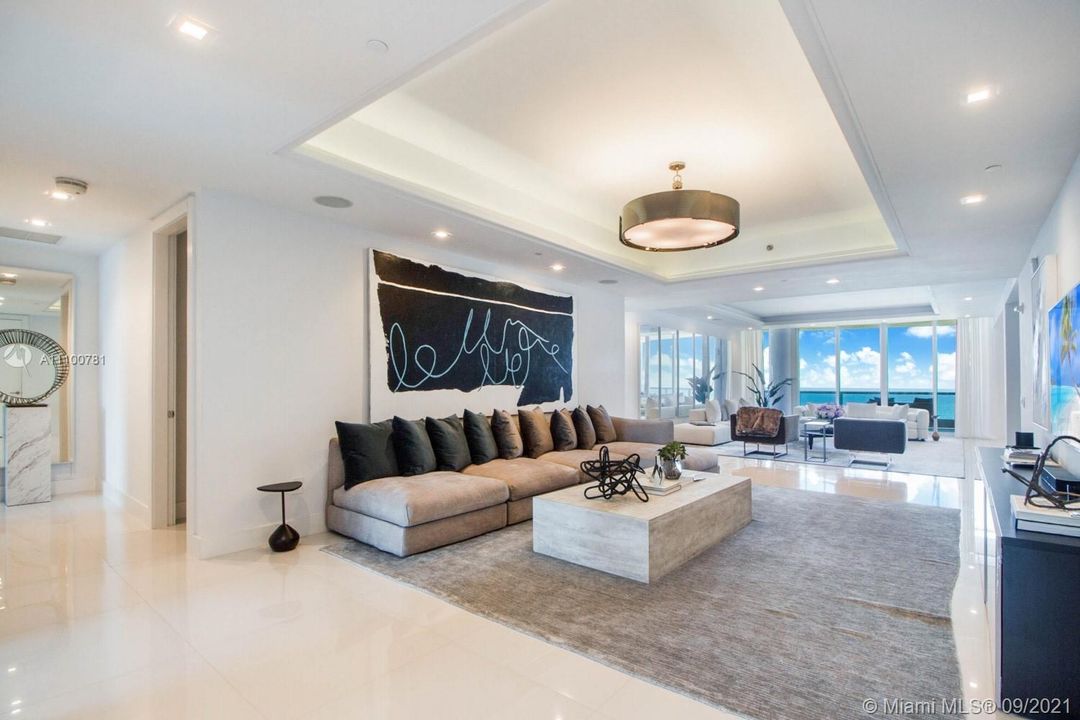 Recently Sold: $5,795,000 (4 beds, 4 baths, 3807 Square Feet)