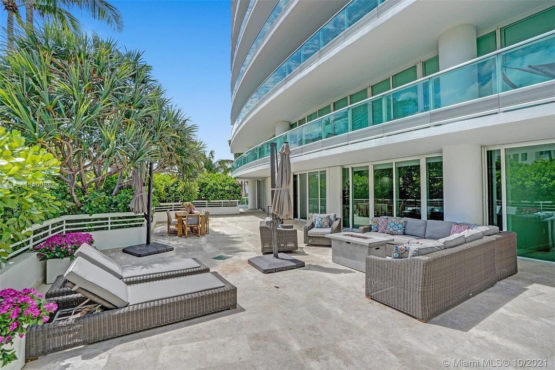 Recently Sold: $1,600,000 (5 beds, 5 baths, 3810 Square Feet)