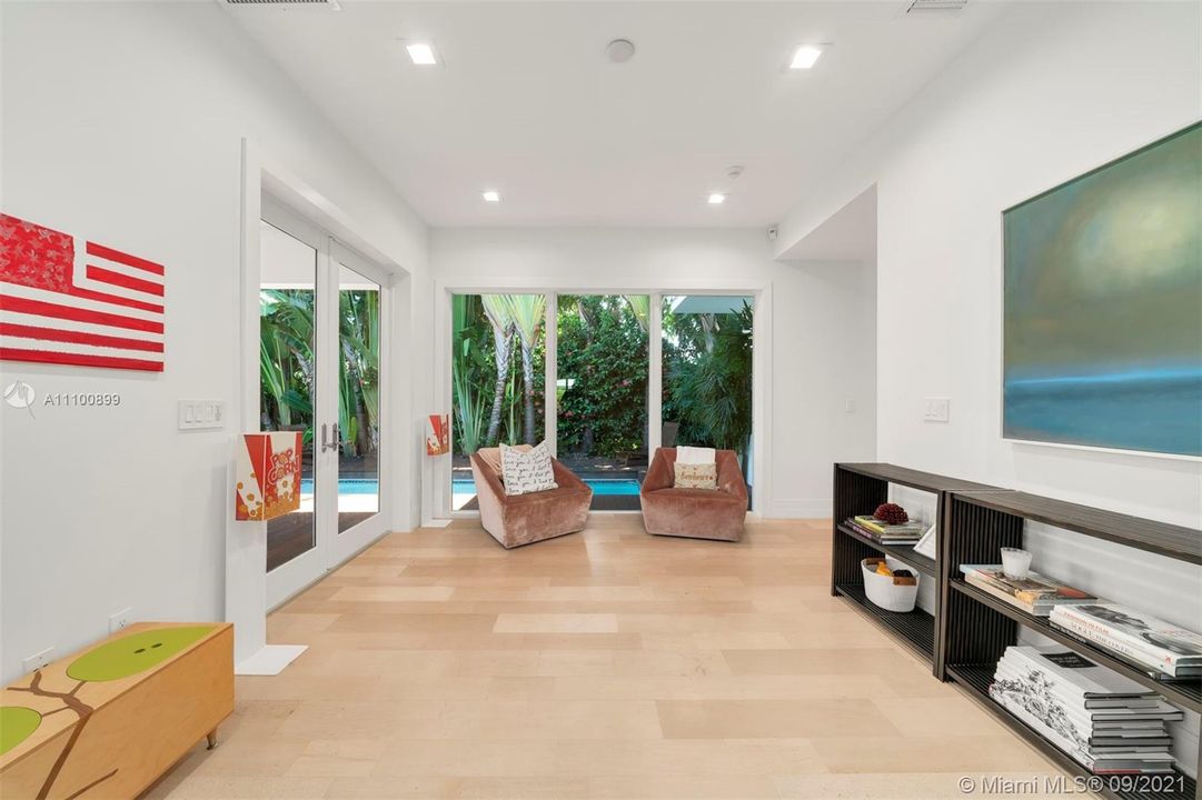 Recently Sold: $4,700,000 (7 beds, 5 baths, 5311 Square Feet)