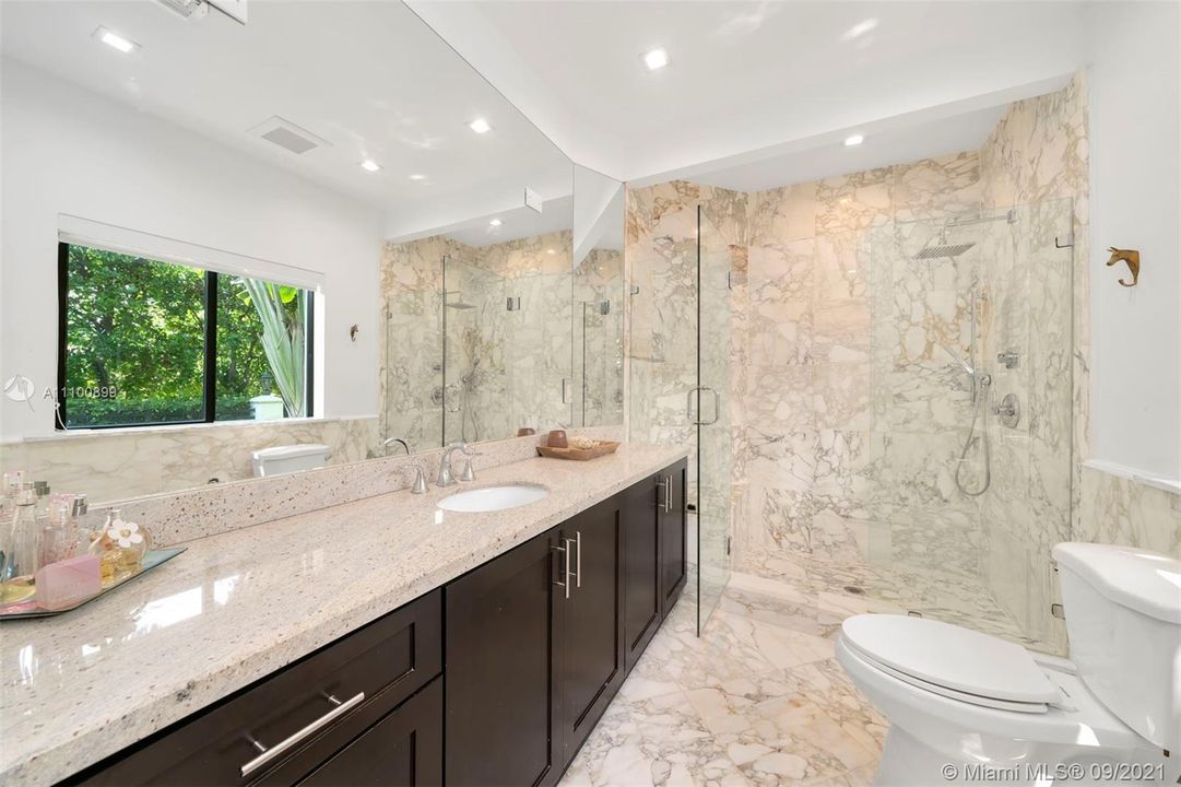 Recently Sold: $4,700,000 (7 beds, 5 baths, 5311 Square Feet)