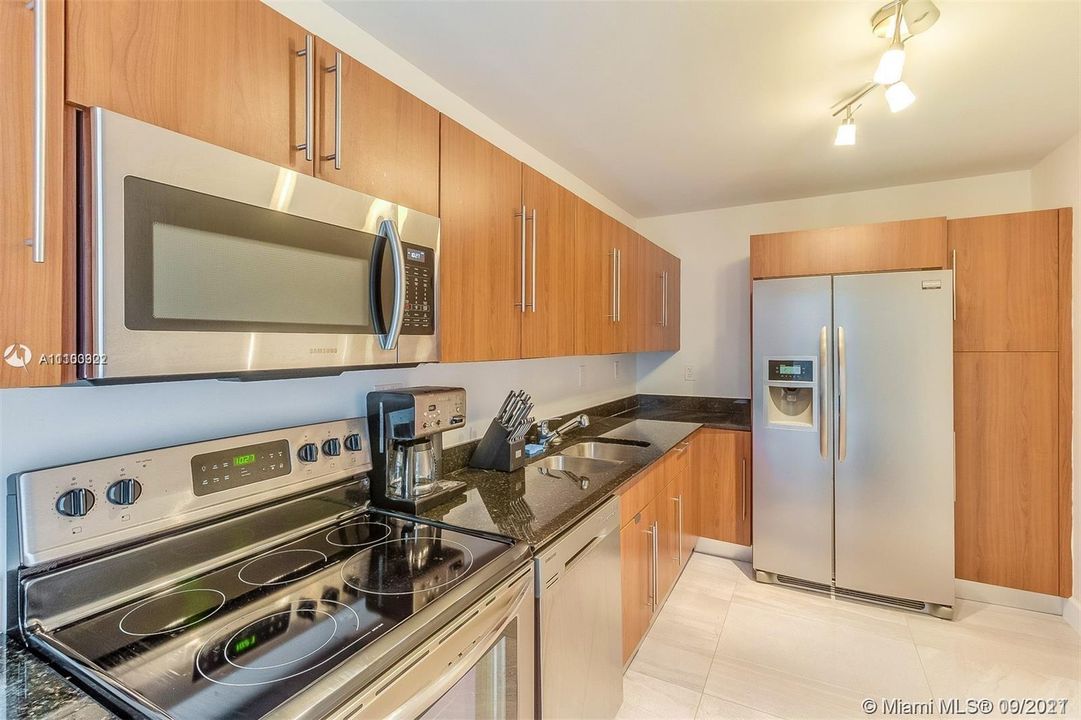 Recently Rented: $2,500 (1 beds, 1 baths, 817 Square Feet)