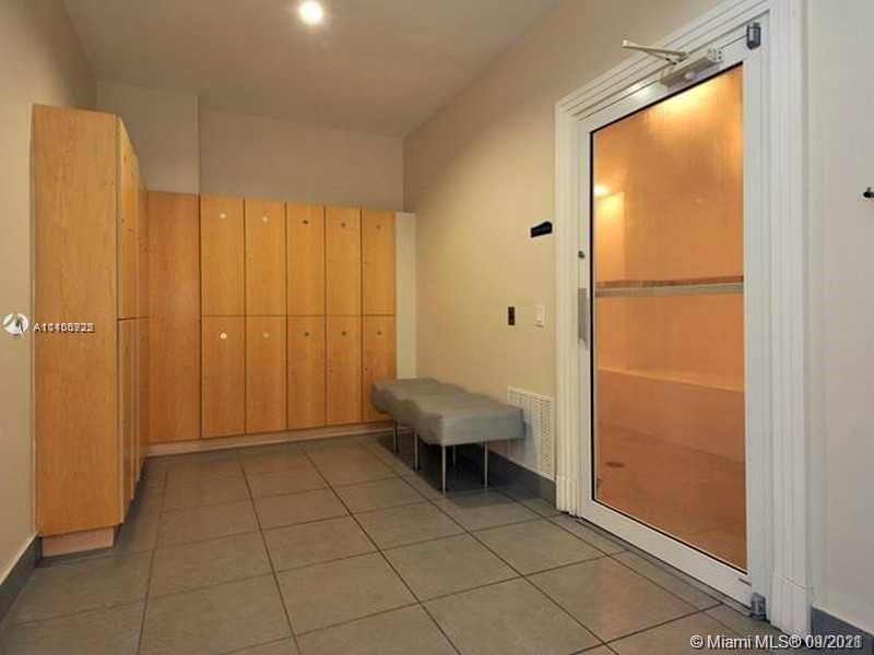 Recently Rented: $2,500 (1 beds, 1 baths, 817 Square Feet)