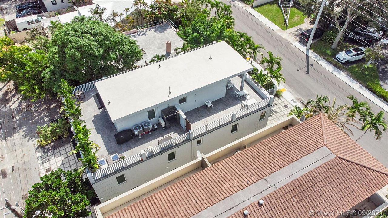 Recently Sold: $1,275,000 (3 beds, 4 baths, 2561 Square Feet)