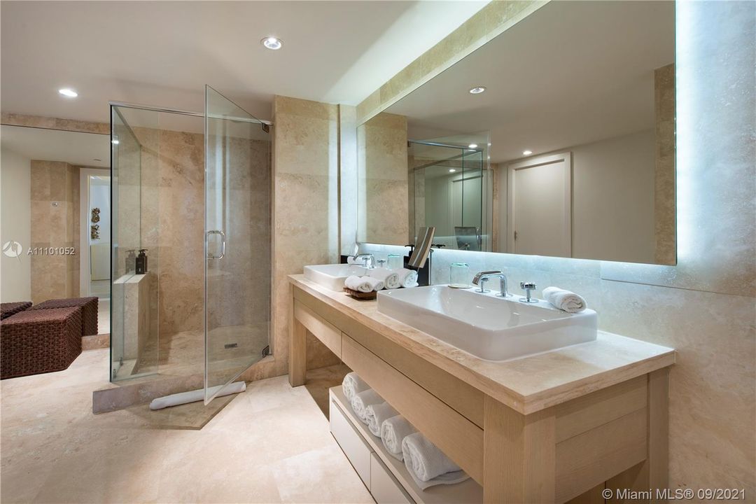 最近租的: $18,000 (2 贝兹, 2 浴室, 1239 平方英尺)