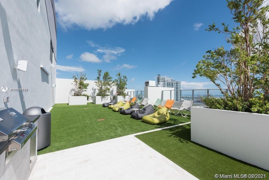 Recently Sold: $870,000 (2 beds, 3 baths, 1325 Square Feet)