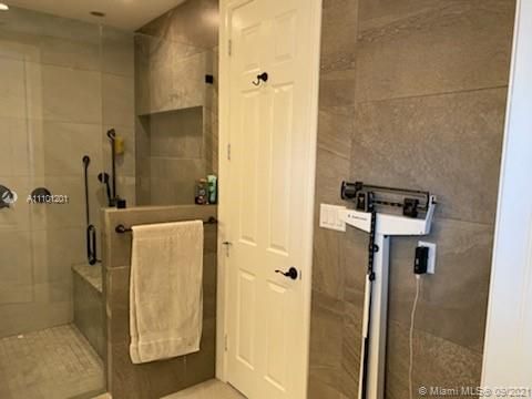 最近租的: $3,750 (5 贝兹, 4 浴室, 3288 平方英尺)