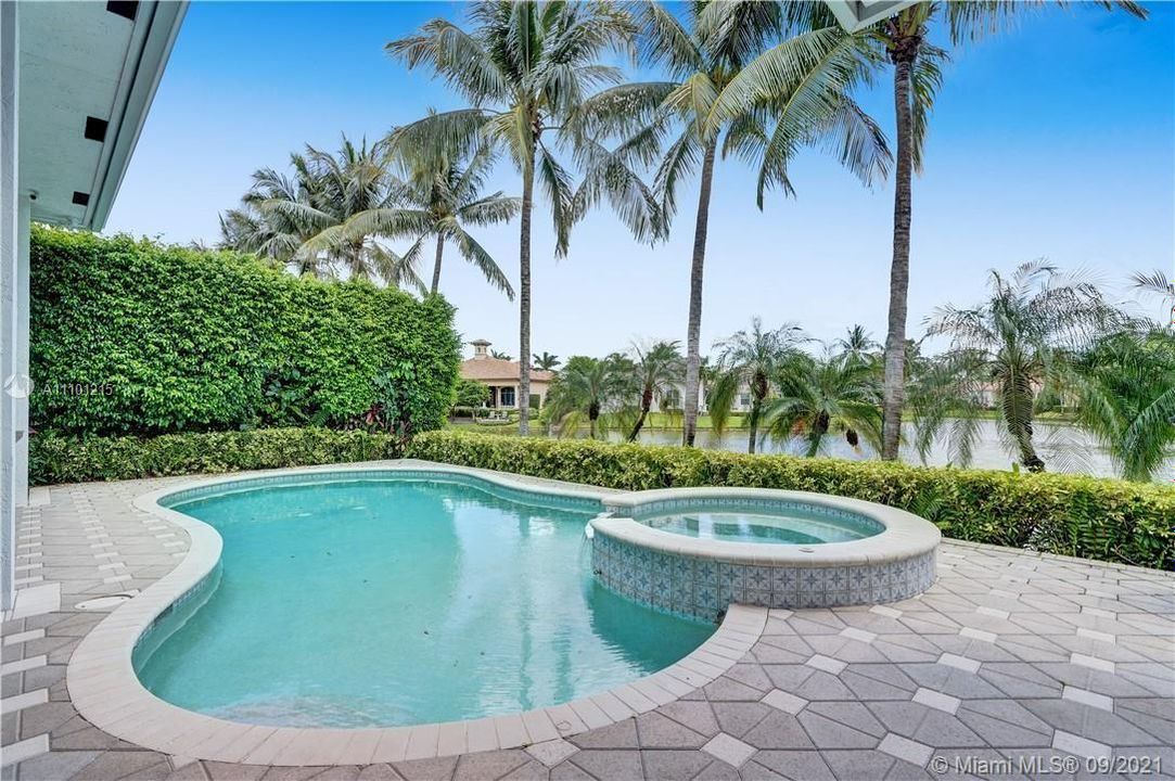 Recently Sold: $1,595,000 (5 beds, 3 baths, 2990 Square Feet)