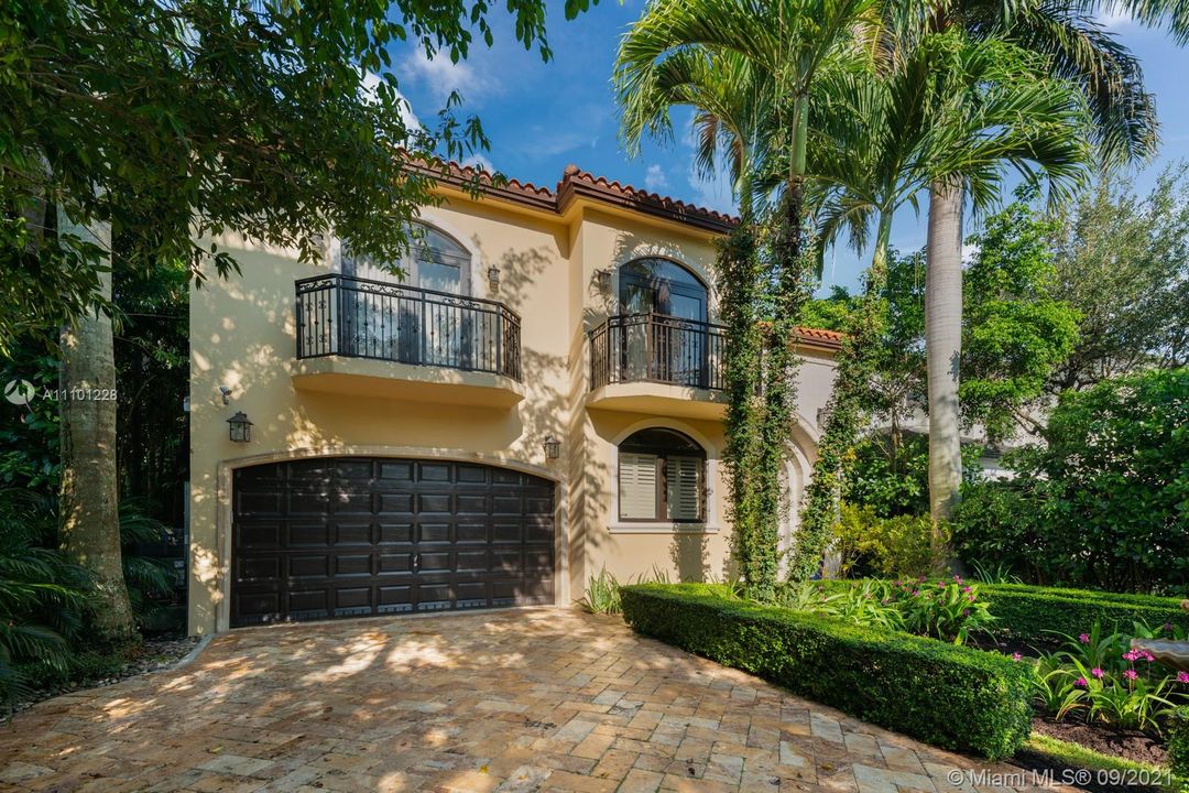 Recently Sold: $1,675,000 (4 beds, 3 baths, 4049 Square Feet)